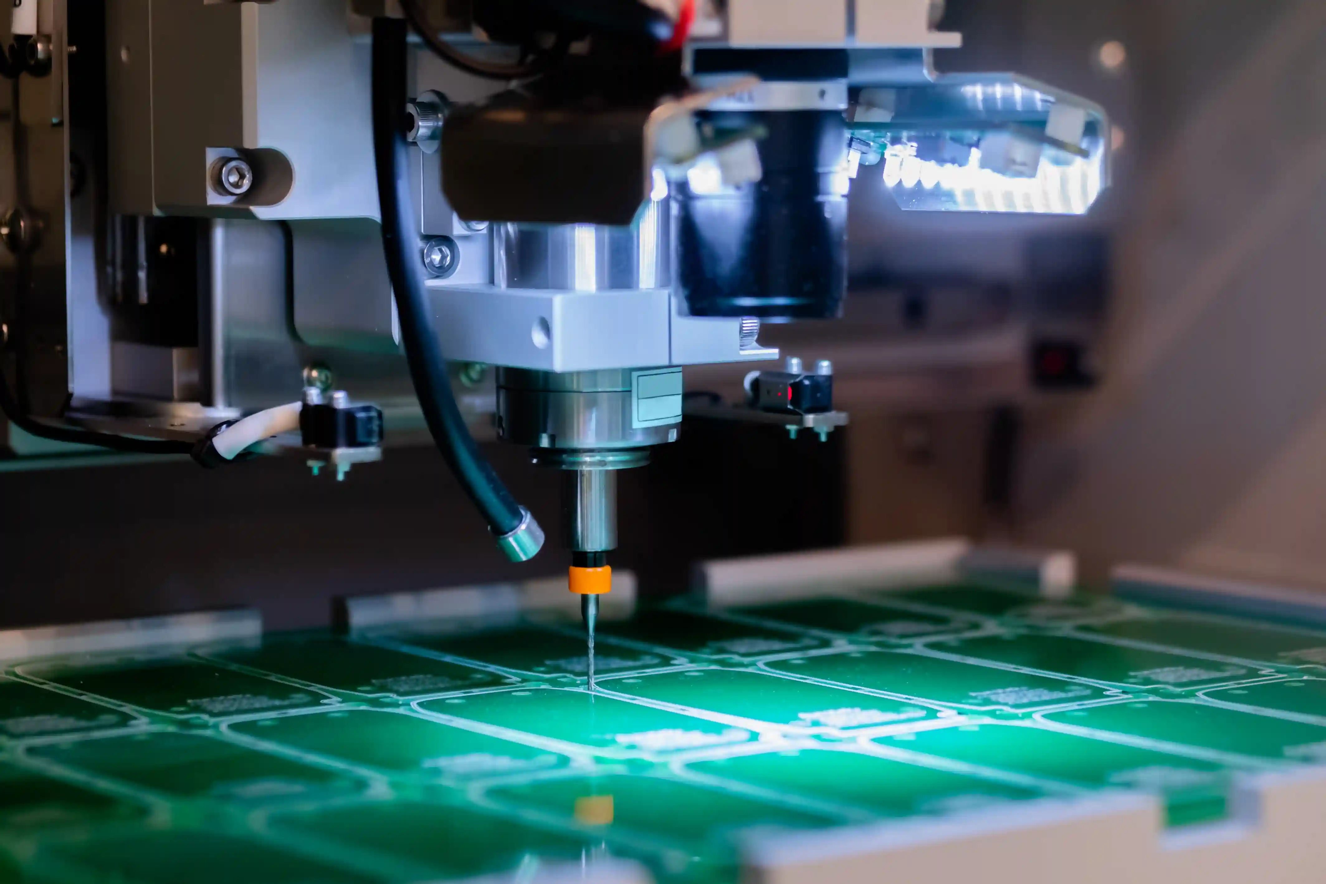 다층 PCB CNC 드릴링 공정 - 정밀 비아 가공